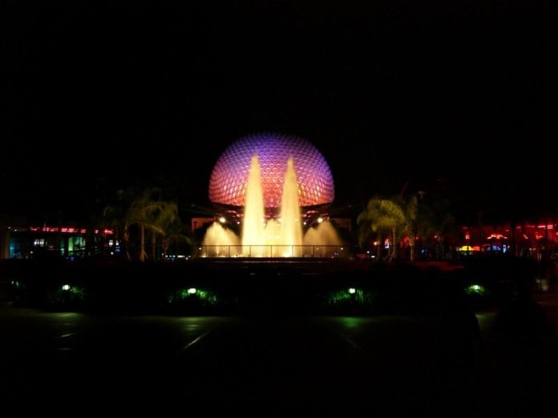 Fountain and Sphere Night 1.JPG